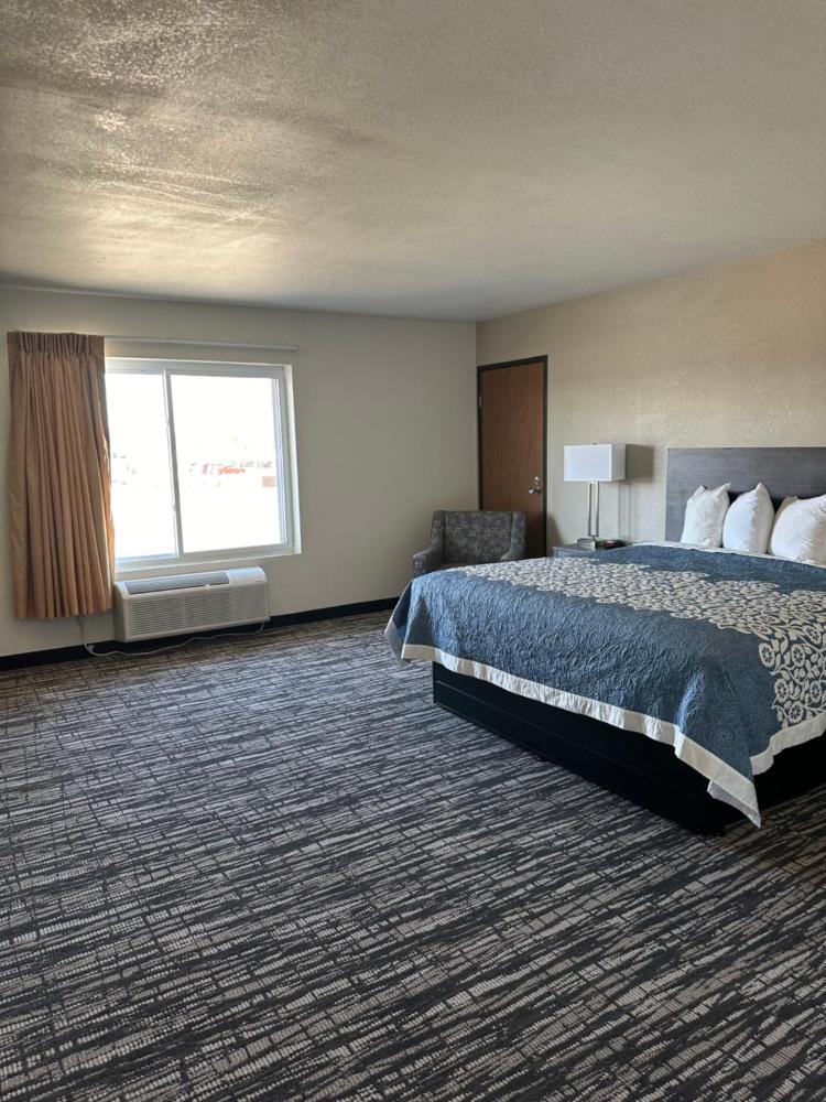 King Room - Non-Smoking interior